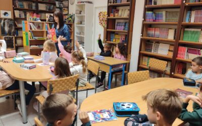Prvašići otkrivaju svijet knjiga u školskoj knjižnici